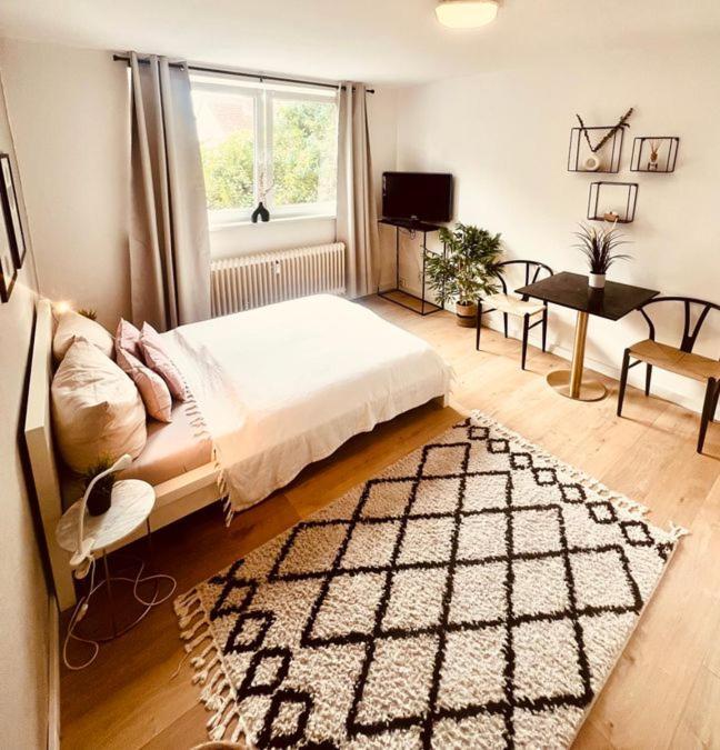 Ferienwohnung An Der Uniklinik Mit Eigener Kueche Und Renoviertem Badezimmer Homburg  Exterior photo