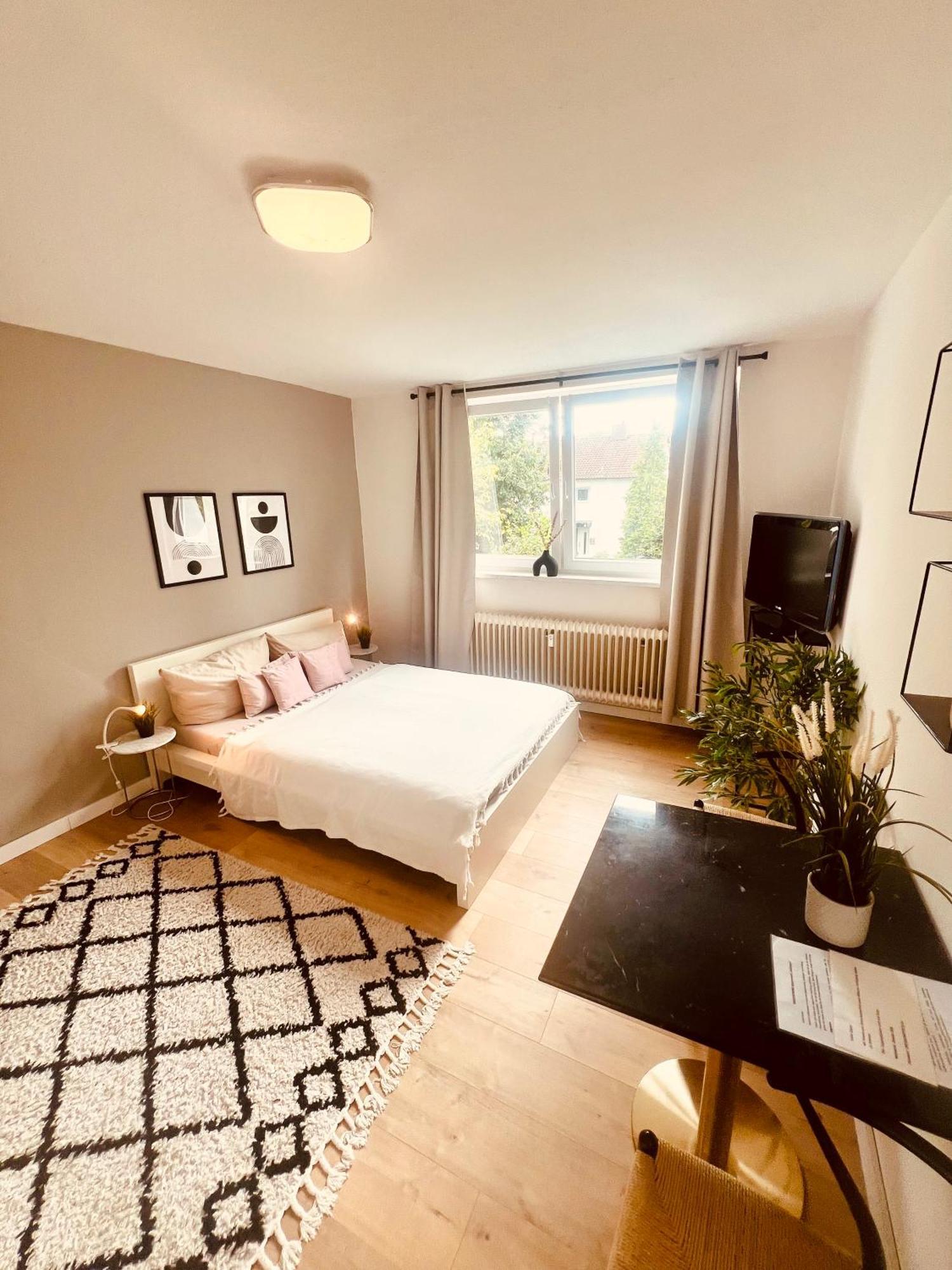 Ferienwohnung An Der Uniklinik Mit Eigener Kueche Und Renoviertem Badezimmer Homburg  Exterior photo